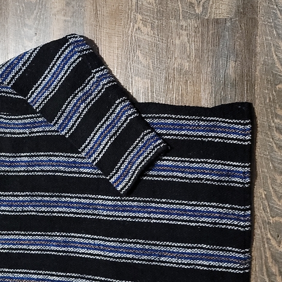 Very Gently Loved unisex size medium poncho made and bought in Mexico by Oland - Picture 10 of 12